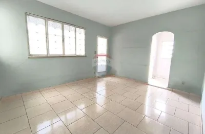 Casa bifamiliar de 78m2, 2 quartos, 2 vagas de garagem, a venda por r$450.000, em vista alegre