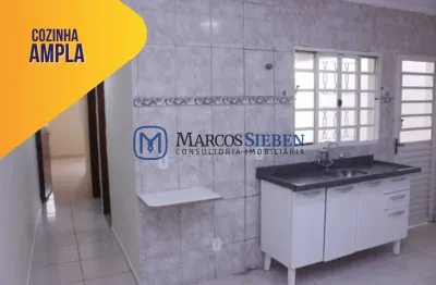 Casa de aluguel com 2 quartos, quintal grande, próximo da wickbold e painel solar