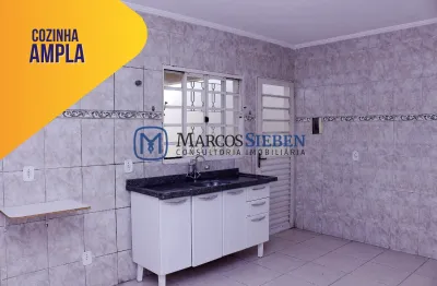 Casa de aluguel com 2 quartos, quintal grande, próximo da wickbold e painel solar