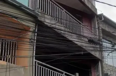 Construção em Itapevi com 9 casas vaga de carro com ótima localização