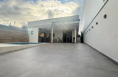 Casa térrea c/ piscina no satélite em itanhaém, próximo à praia