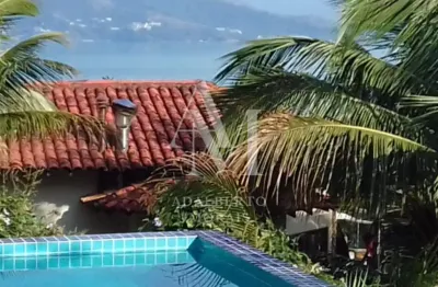 Maravilhosa casa com piscina a  venda ou permuta em condomínio -  ilha bela