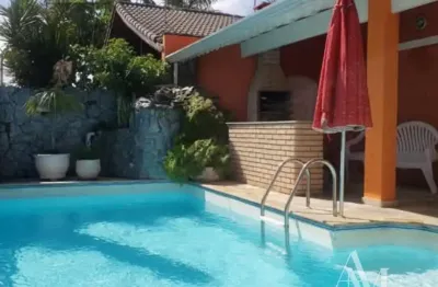 Espetacular casa a venda ou permuta com piscina e  6 suites, a 100 m da praia  peruibe
