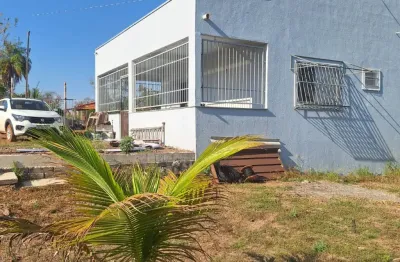 Vendo linda casa 140,00m² com 3 quartos, sendo 1 suíte, espaço para vários carros, r$ 450.000,00.