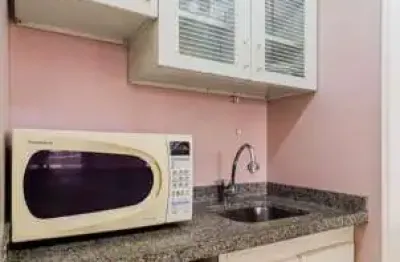 Apartamento em Moema, mobiliado de 24m² com 1 dormitório, 1 banheiro e 1 vaga.