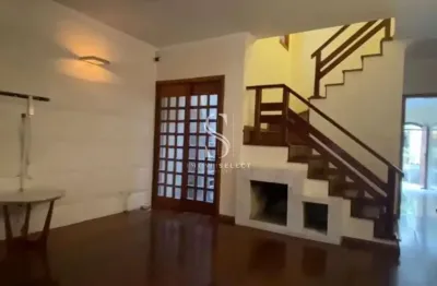 Casa assobradada, campo belo de 136m² com 2 quartos suites , churrasqueira e 2 vagas á venda