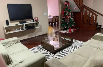 Jabaquara - casa de 202m², possui 4 dormitórios, 1 suíte, 2 salas e 3 vagas.