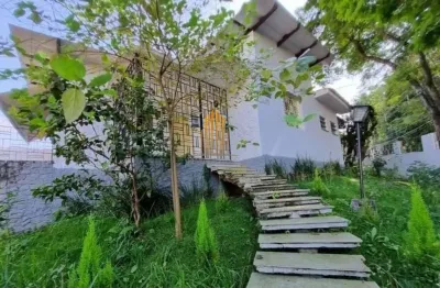 Butantã - casa térrea de 182m² com 3 dormitórios, 2 suítes e 4 vagas.