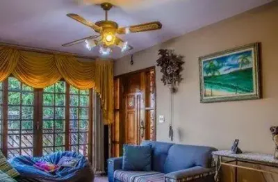 Casa à venda com 170m²  3 dormitórios 2 vagas em santana.