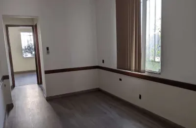 Aluga-se. sobrado amplo com 202m² de terreno e 197 m² construídos centro de santo andré