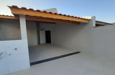 Cobertura com 2 dormitórios sendo 1 suíte. possui elevador, com 1 vaga de garagem.