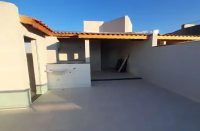 Cobertura com 2 dormitórios sendo 1 suíte. possui elevador, com 1 vaga de garagem.