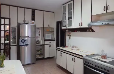 Casa  em vila linda, 140m², 3 dormitórios, 4 vagas.