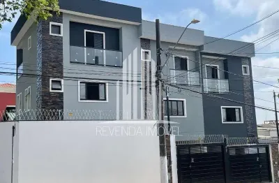 Imperdível oportunidade de adquirir casa de 2 quartos na vila pires, santo andré-sp, com 2 suítes, 2 vagas de garagem e 117m².