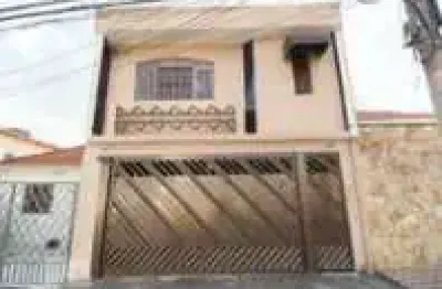 Casa com 3 andares com área de lazer com piscina e churrasqueira à 5 min da estação do metrô vila ma