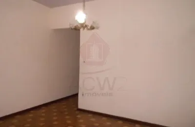 Casa térrea com 3 quartos, edícula, 2 vagas cobertas e quintal grande na vl joana