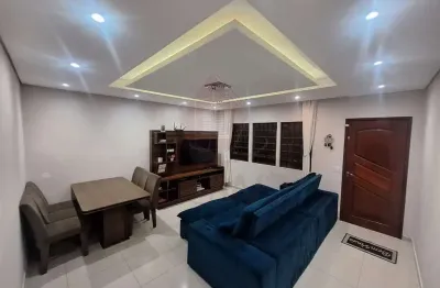 Casa térrea com 3 quartos (1 suite), espaço gourmet, 2 vagas cobertas, toda em porcelanato e sanca