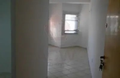 Sala comercial com 50m² e  wc social mais  sala ampla, wc privativo e 2 vagas cobertas