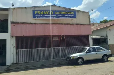 Galpão comercial com 124m³ de área útil e pé direito de 7 metros bem localizado