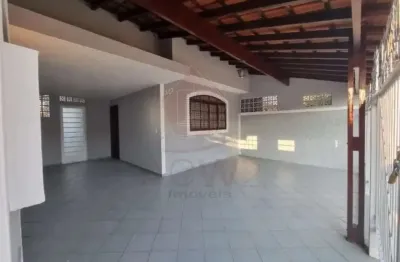 Sobrado de 175m²ac com 3 quartos (1 suite com banheira), 2 vagas cobertas próximo ao maxi shopping