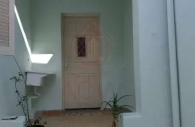 Casa térrea de 1 quarto, cozinha, banheiro e 1 vaga para carro pequeno