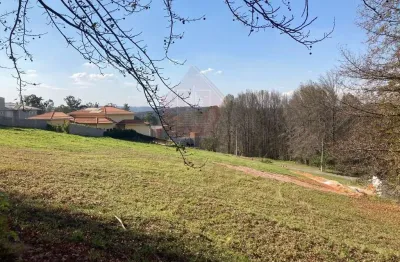 Terreno com leve declive de 1000m² no condomínio terras do caxambu