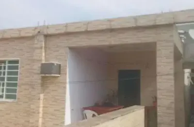 Linda casa com 1 quarto, condições de ampliar com vista para o monte