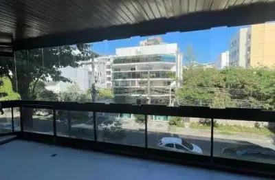 Apartamento no recreio dos bandeirantes à 04 min. da praia