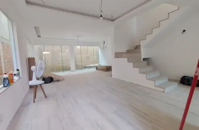 Extraordinária casa triplex de 1a locação em condomínio fechado guaratiba /campo grande.