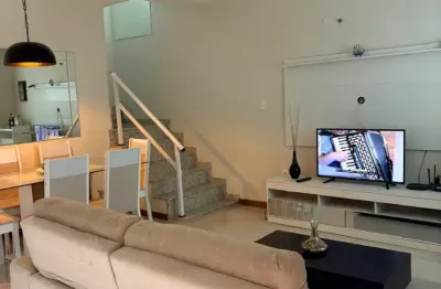 Aluga-se linda casa duplex mobiliada  condomínio fechado em guaratiba cpo grande.