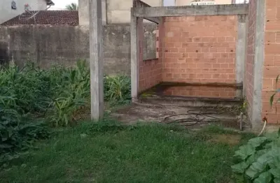 Terreno 270m2 c/ pequena edificação em condomínio fechado.