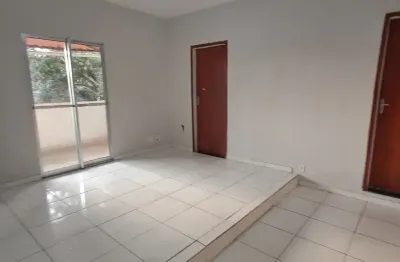 Casa sobrado para locação,  com 2 quartos sendo 01 suíte,  a poucos minutos do centro de campo grande