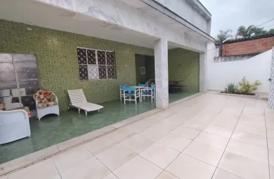 Ótima casa linear + 1/2  em condomínio fechado no centro de campo grande.