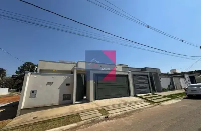 Casa de alto padrão, edificação ainda na planta, localizada no parque real,