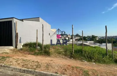 Vende-se um lote com excelente localização no bairro parque real, com 200 metros