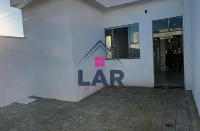 Vende-se casa com excelente acabamento, localizada no bairro parque real