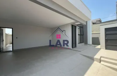 Vende-se casa de alto padrão localizada com acabamento de primeira