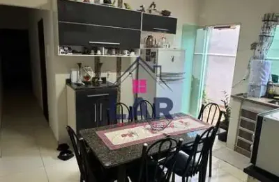 Vende-se esta casa com excelenete localização e acabamento