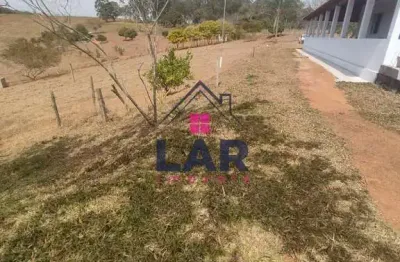 Vende-se sítio com excelente localização e topografia com 6.000 metros quadrados