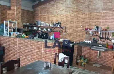 Vende-se casa com localização privilegiada  e com ótima disposição dos cômodos