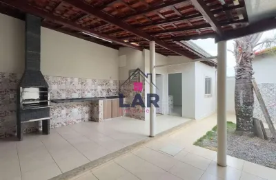 Casa a venda com localização privilegiada e com acamento de primeira