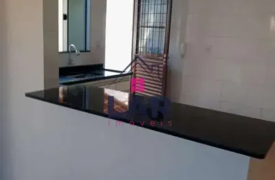 Casa à venda com excelente acabamento e ótima distribuição dos ambientes.