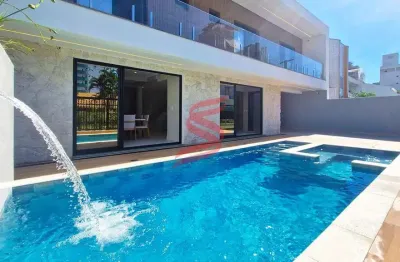 Casa com 4 suíte, piscina no centro à venda,em guaratuba-pr