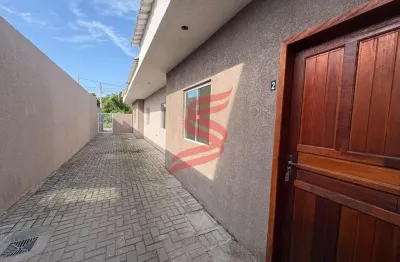 Locação anual- casa geminada 2 quartos, sendo uma suíte, piscina de uso comum.