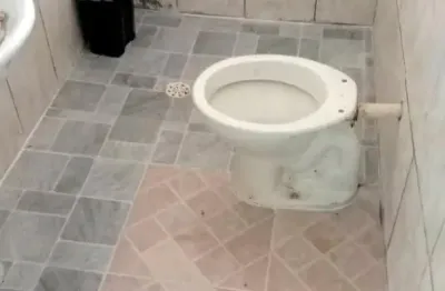 Casa com 2 cômodos + banheiro e lavanderia, bem iluminada e ventilada, sem nada de umidade.