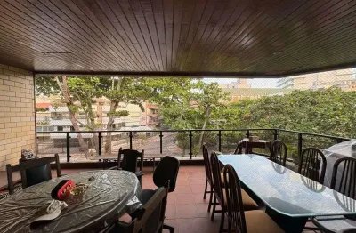 Apartamento para venda tem 157 metros quadrados com 3 quartos