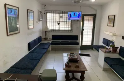 Casa para venda com 220 metros quadrados com 9 quartos em ramos - rio de janeiro - rj