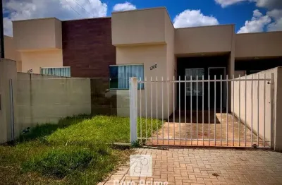 Casa com 2 quartos, móveis sob medida e terreno amplo