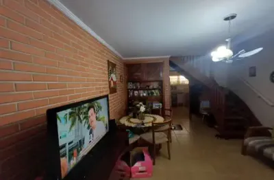 Sobrado à venda, 100 m², 2 quartos, 2 banheiros, 1 suíte