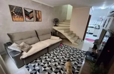Sobrado à venda, 64 m², 2 quartos, 1 banheiro, 2 suítes